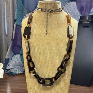 Chic Tortoiseshell Necklace